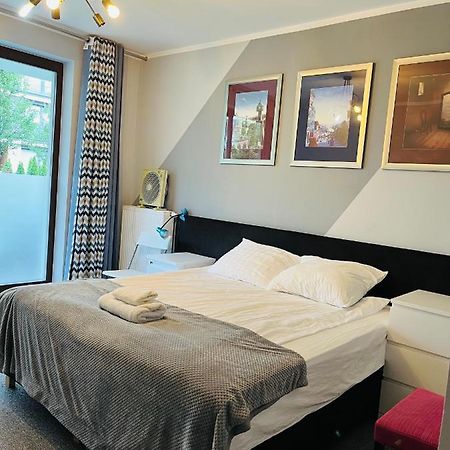 Airport Comfy Guest Home วอร์ซอ ภายนอก รูปภาพ