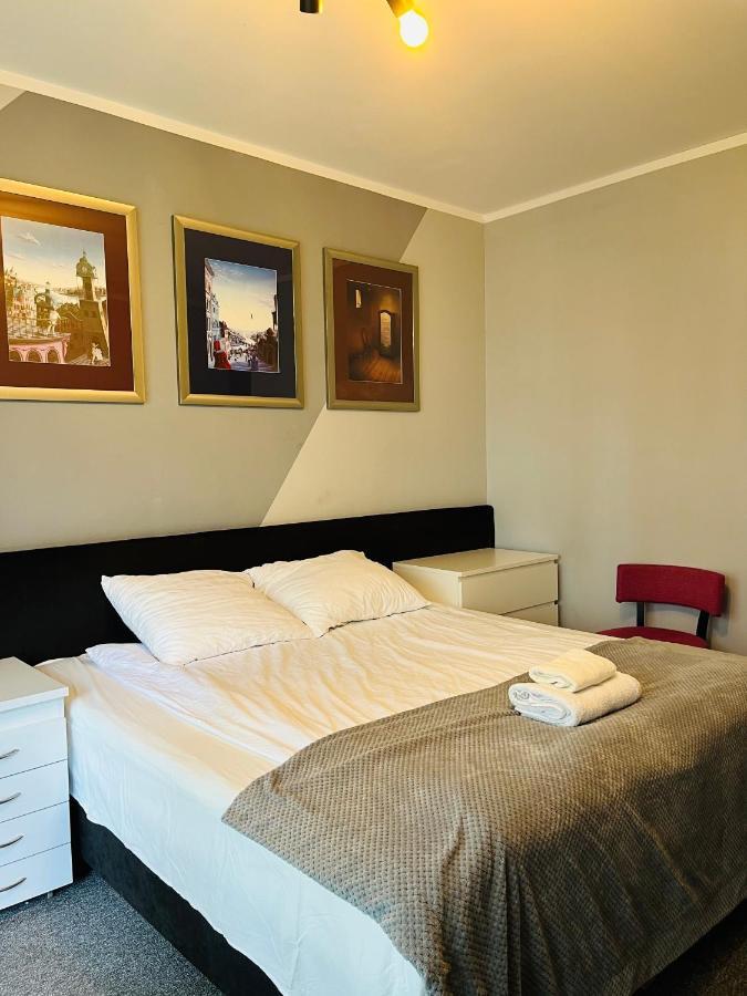Airport Comfy Guest Home วอร์ซอ ภายนอก รูปภาพ