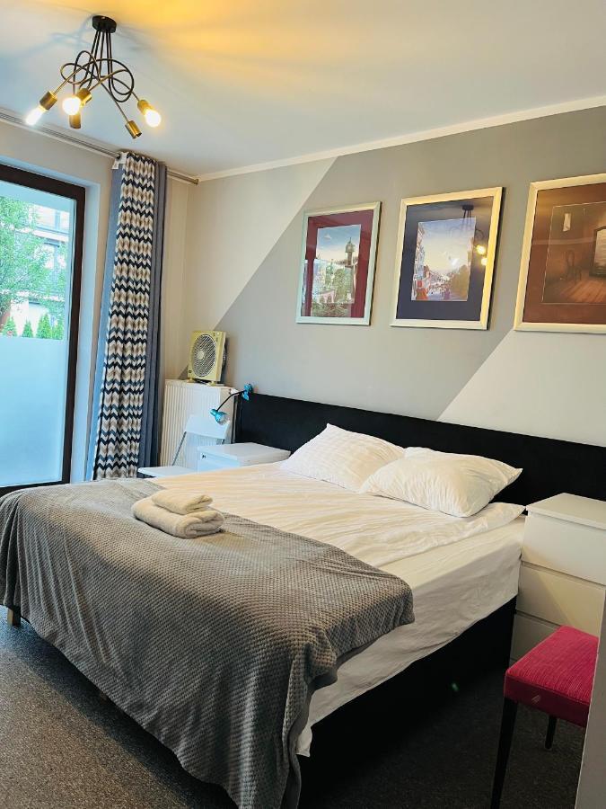 Airport Comfy Guest Home วอร์ซอ ภายนอก รูปภาพ
