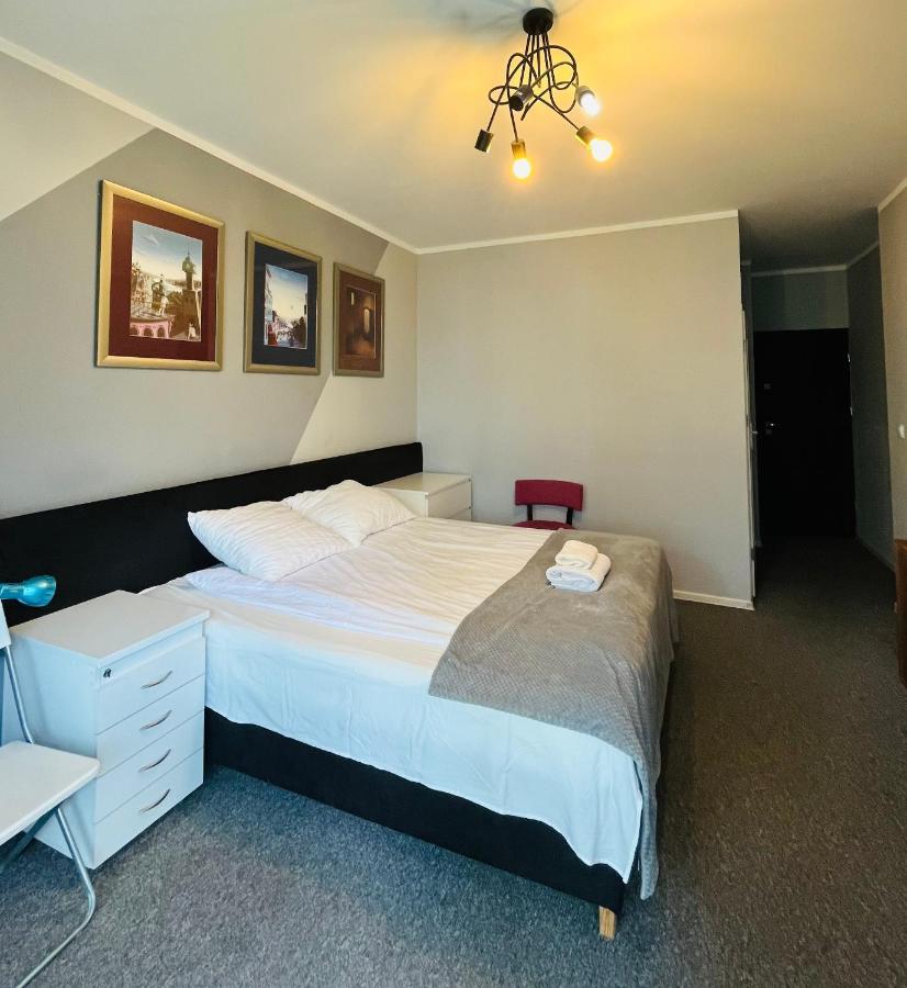 Airport Comfy Guest Home วอร์ซอ ภายนอก รูปภาพ