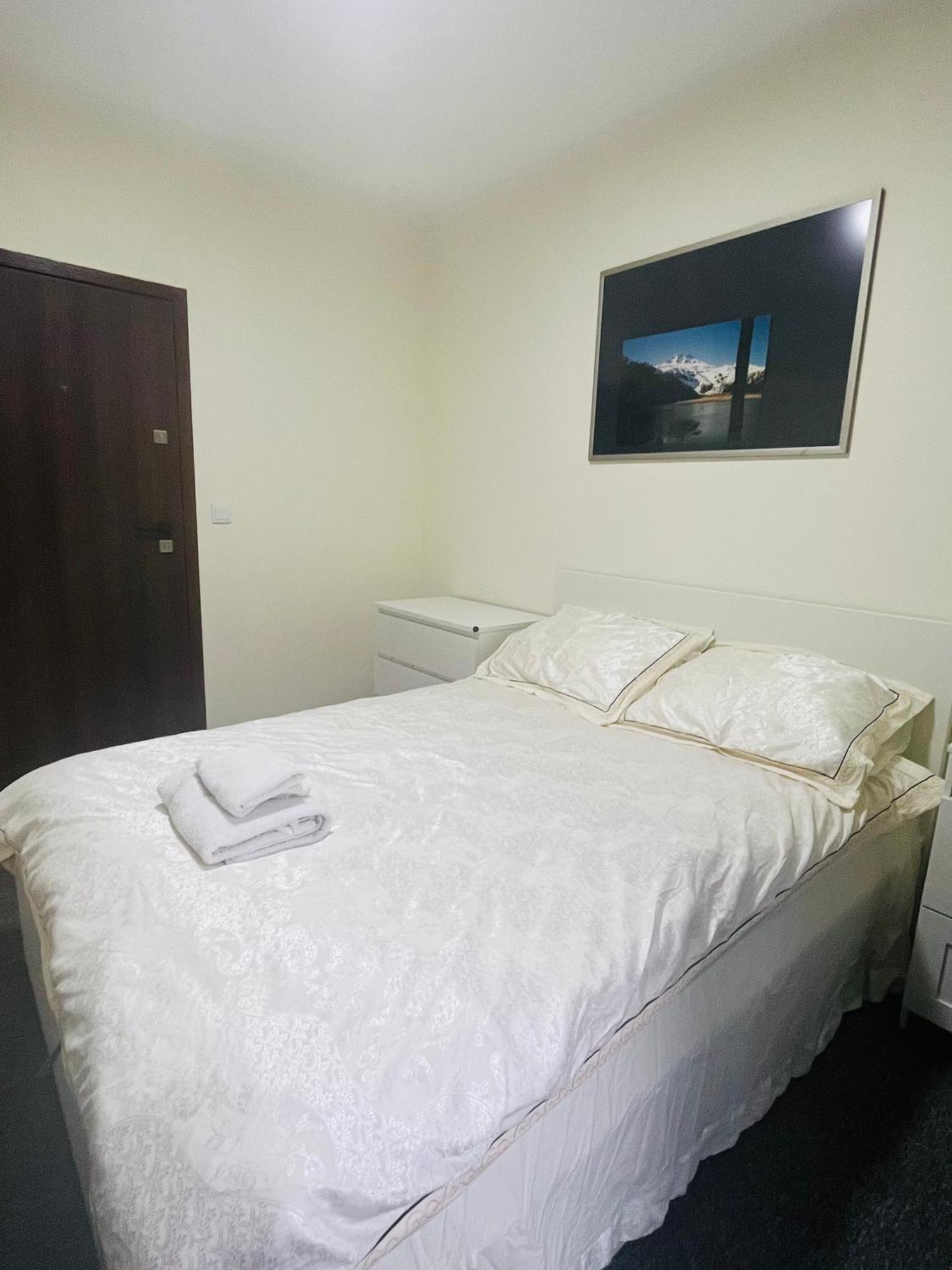 Airport Comfy Guest Home วอร์ซอ ภายนอก รูปภาพ