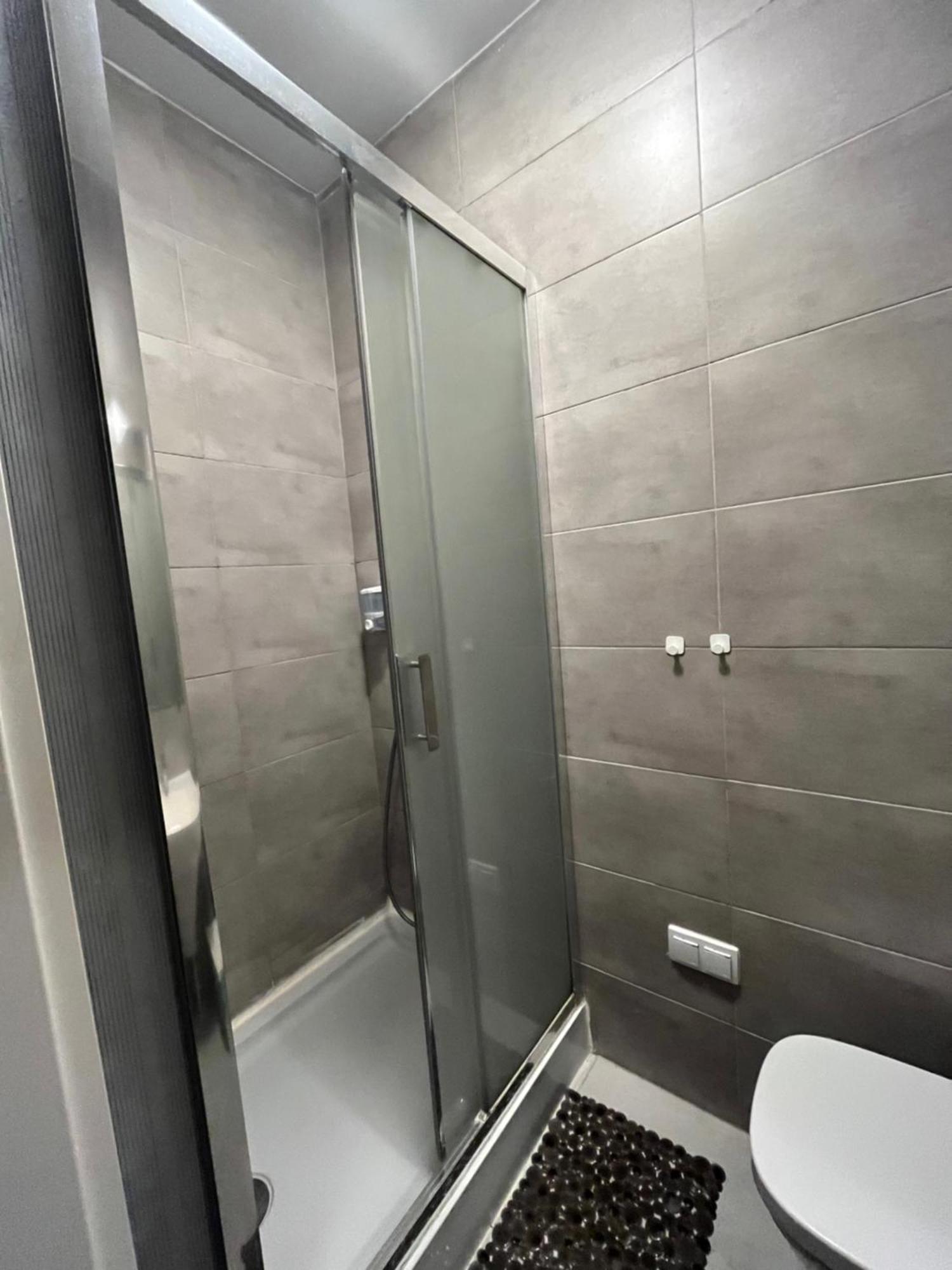 Airport Comfy Guest Home วอร์ซอ ภายนอก รูปภาพ